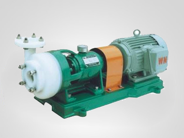 如何防止FSB型氟塑料增强合金泵温度骤变导致氟塑料层开裂?